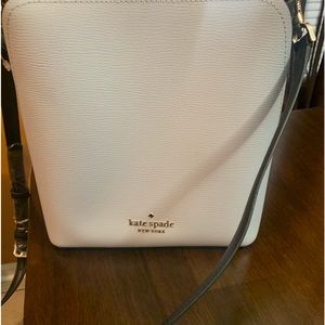 Blue Kate spade cross body purse. Brand BEW! GOOD CONDITION